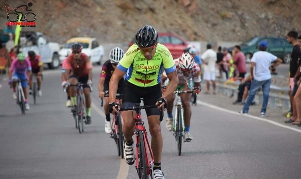 Es de Funes, lleva una vida entera arriba de la bicicleta y representará al país en el Mundial de Francia